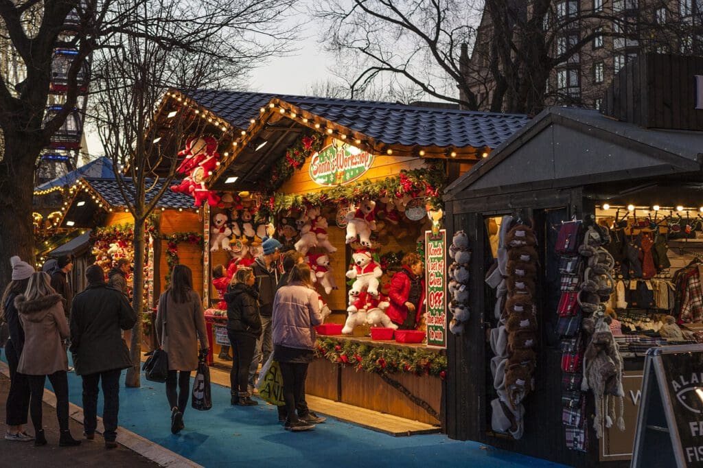 Weihnachtsmarkt Bude Shopping - Bild von ๆ ๆฒ auf Pixabay