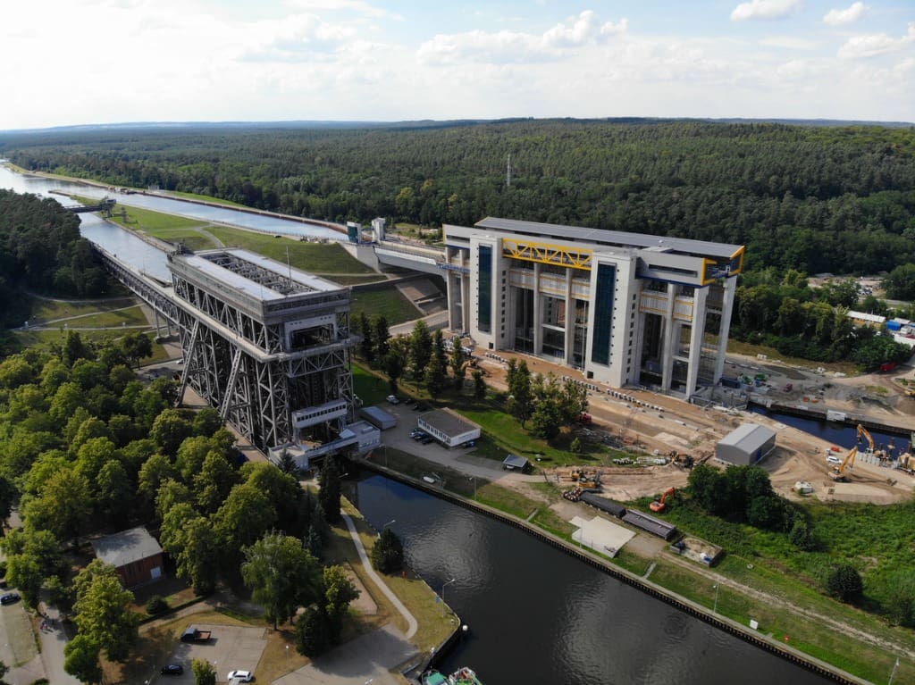 Luftaufnahme altes und neues Schiffshebewerk Niederfinow - Quelle: iStock Photo - S.Rohrlach
