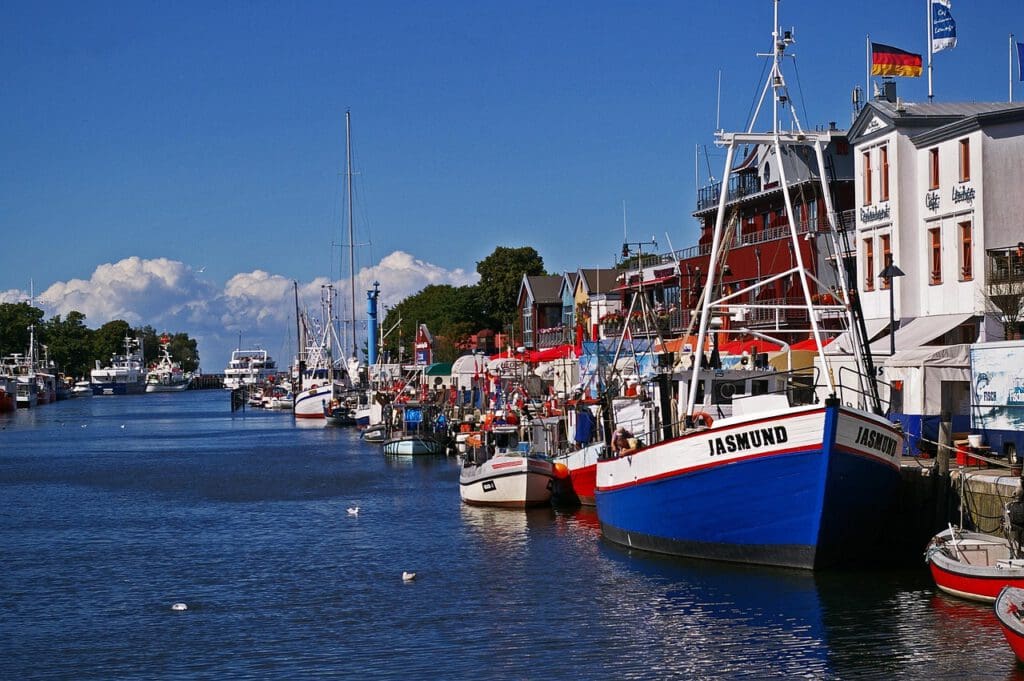 Warnemünde Hafen - Bild von Kerstin Riemer auf Pixabay