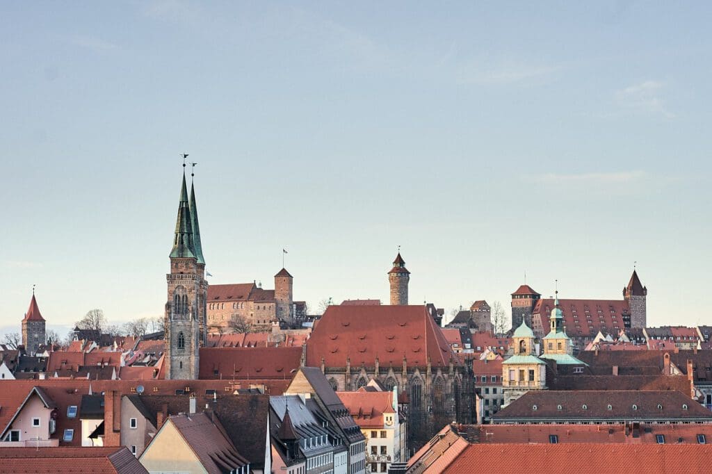 Nürnberg Skyline mit Burg - Bild von Serigalan auf Pixabay